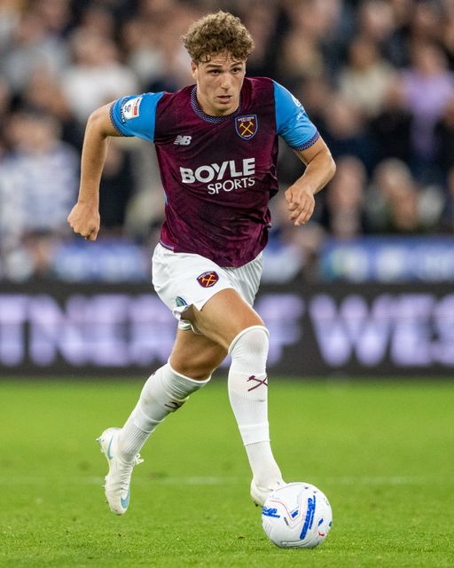 Arne Engels of West Ham United breaks forward during the Sky Bet Championship match West Ham United vs Queens Park Rangers at London Stadium, London, United Kingdom on 09 October 2026

(Photo by Mike Turner/News Images)