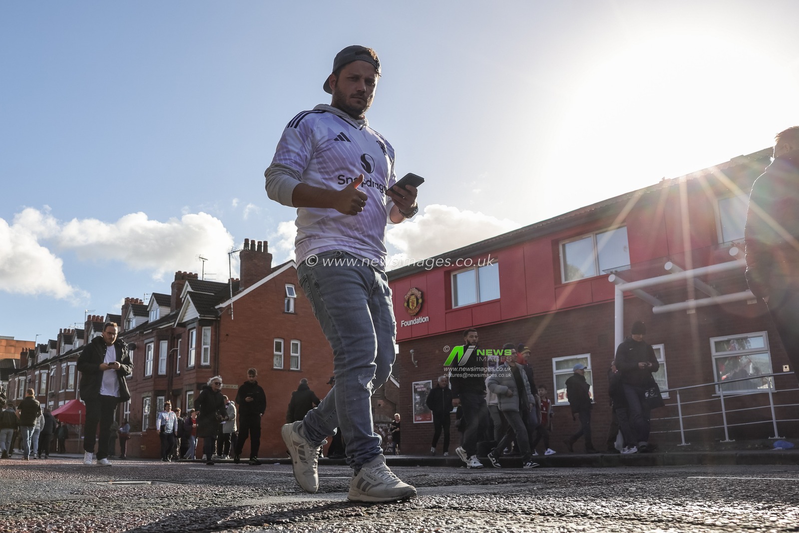 Manchester United fans make their way to Old Trafford during the Premier League match Manchester United vs Tottenham Hotspur at Old Trafford, Manchester, United Kingdom on 10 October 2026

(Photo by Mark Cosgrove/News Images)