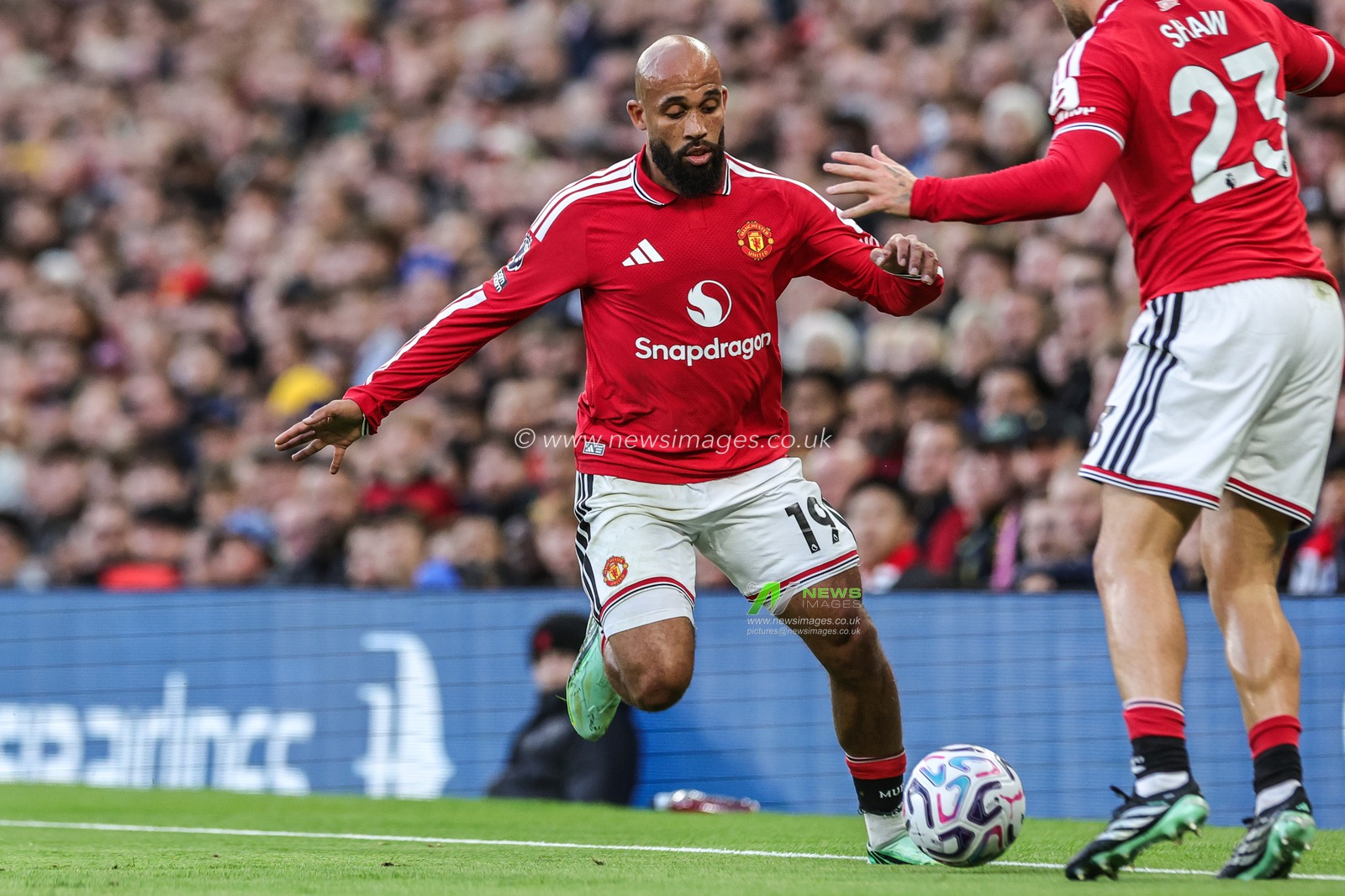 Bryan Mbeumo of Manchester United breaks with the ball during the Premier League match Manchester United vs Tottenham Hotspur at Old Trafford, Manchester, United Kingdom on 10 October 2026

(Photo by Mark Cosgrove/News Images)