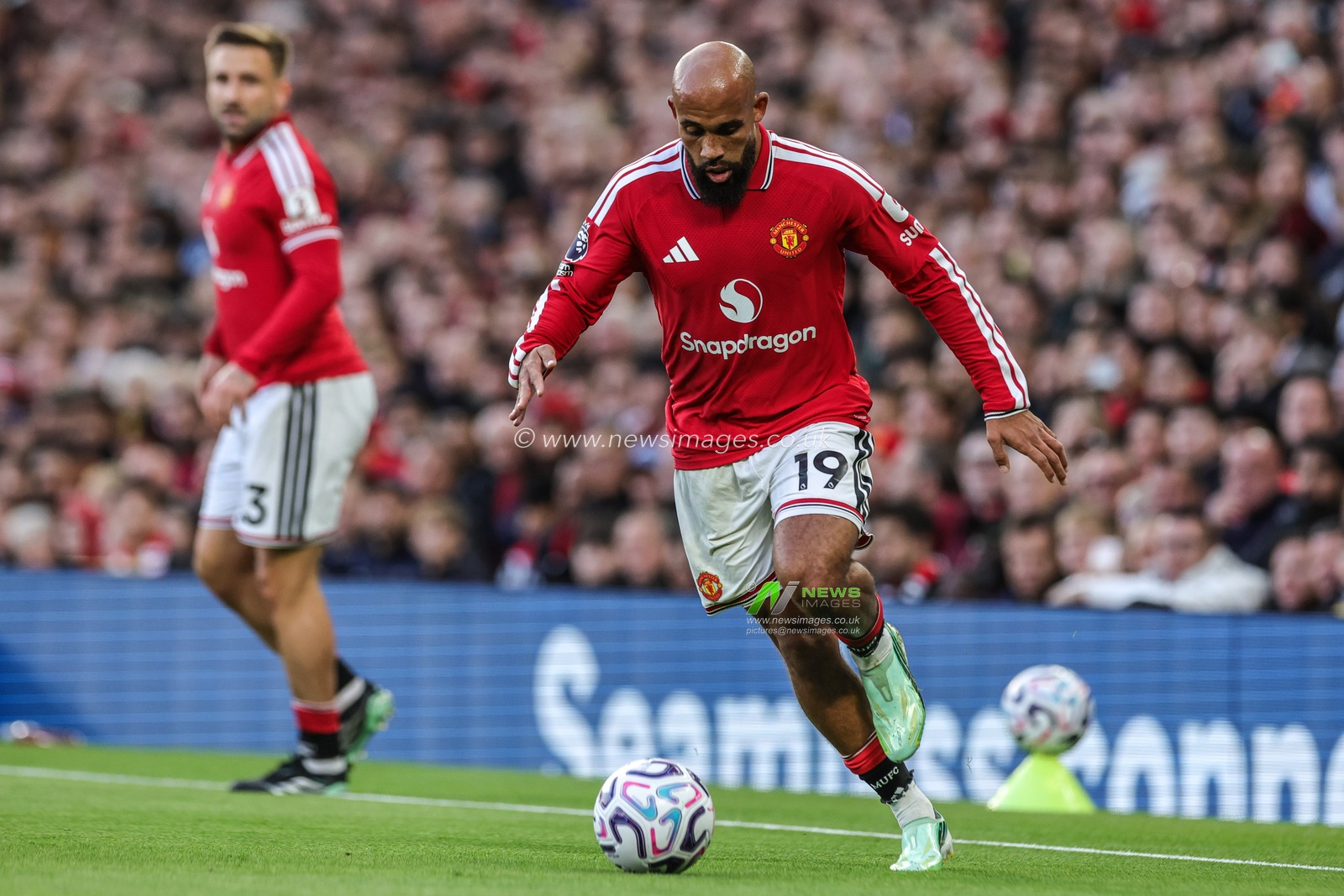 Bryan Mbeumo of Manchester United breaks with the ball during the Premier League match Manchester United vs Tottenham Hotspur at Old Trafford, Manchester, United Kingdom on 10 October 2026

(Photo by Mark Cosgrove/News Images)