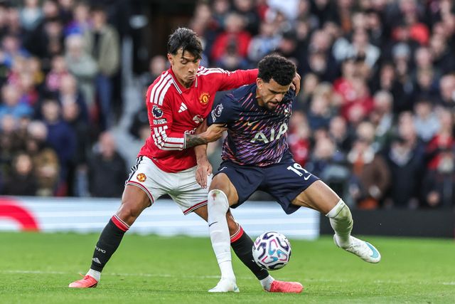 Lisandro Martinez of Manchester United and Dominic Solanke of Tottenham Hotspur battle for the ball during the Premier League match Manchester United vs Tottenham Hotspur at Old Trafford, Manchester, United Kingdom on 10 October 2026

(Photo by Mark Cosgrove/News Images)