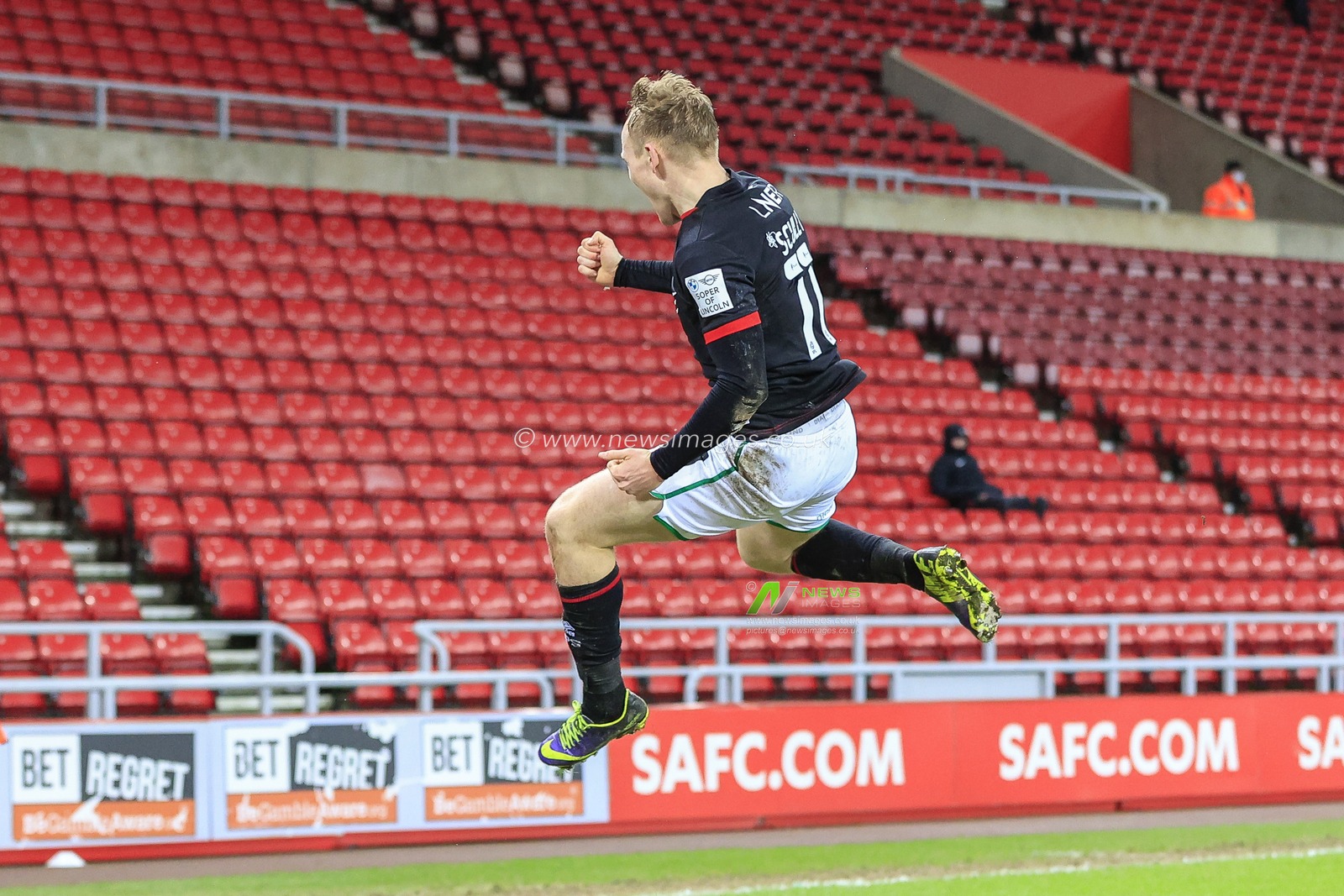 Anthony Scully #11 of Lincoln City celebrates his goal to make it 0-1
