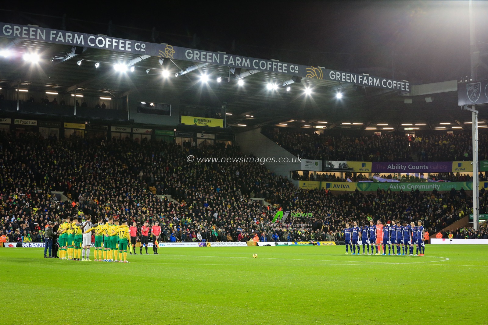 8th November 2019, Carrow Road, Norwich, England; Premier League, Norwich City v Watford : Players and fans observe a moments silence ahead of kick-off in honour of Remembrance weekend.

Credit: Georgie Kerr/News Images