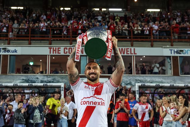 Elliot Minchella of Hull KR lifts the Challenge Cup inferno of packed out  Sewell Group Craven Park during the Betfred Super League Round 14 Hull KR vs Catalans Dragons at Sewell Group Craven Park, Kingston upon Hull, United Kingdom, 13th June 2025

(Photo by Mark Cosgrove/News Images)