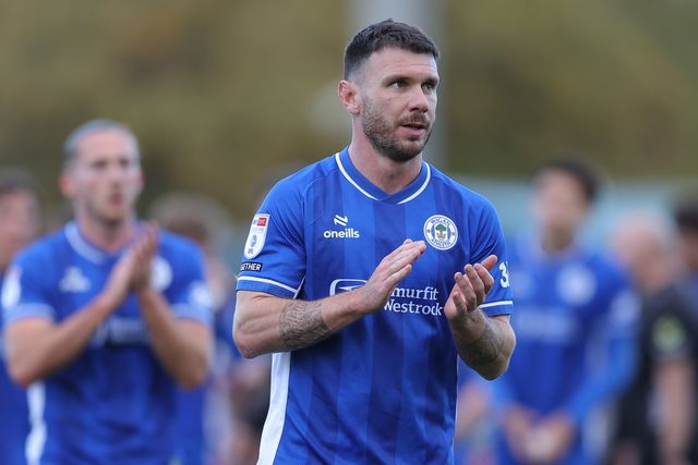 Scott Hogan of Wigan Athletic applauds away support at full time during the Sky Bet League One match Stevenage vs Wigan Athletic at Lamex Stadium, Stevenage, United Kingdom on 10 October 2026

(Photo by Harvey Murphy/News Images)