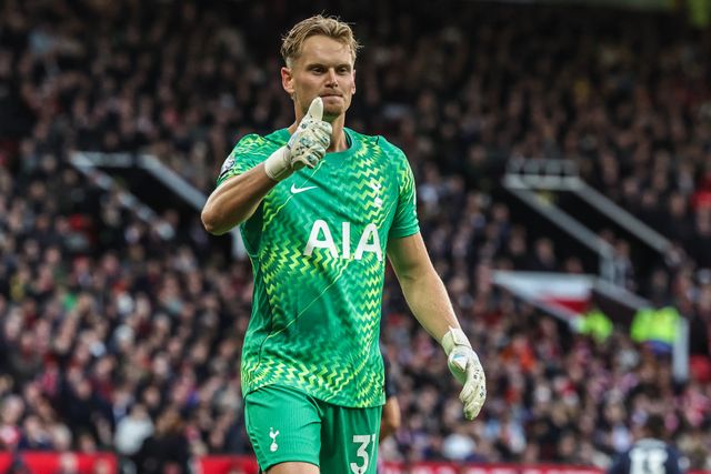 Tottenham Hotspur goalkeeper Antonin Kinsky during the Premier League match Manchester United vs Tottenham Hotspur at Old Trafford, Manchester, United Kingdom on 10 October 2026

(Photo by Mark Cosgrove/News Images)