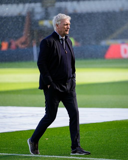 David Moyes manager of Everton inspects the pitch prior to kick off during the Premier League match Hull City vs Everton at MKM Stadium, Hull, United Kingdom on 11 October 2026

(Photo by Maynard Manyowa/News Images)