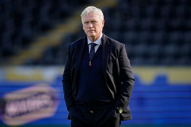 David Moyes manager of Everton inspects the pitch prior to kick off during the Premier League match Hull City vs Everton at MKM Stadium, Hull, United Kingdom on 11 October 2026

(Photo by Maynard Manyowa/News Images)