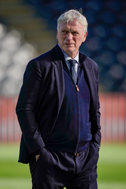 David Moyes manager of Everton inspects the pitch prior to kick off during the Premier League match Hull City vs Everton at MKM Stadium, Hull, United Kingdom on 11 October 2026

(Photo by Maynard Manyowa/News Images)