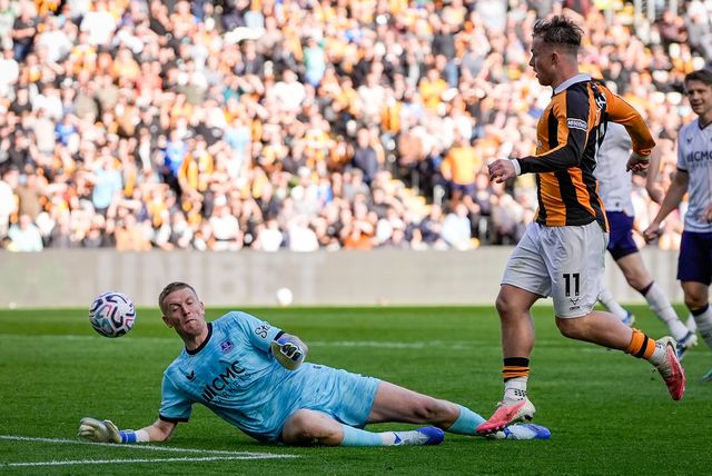 Joe Gelhardt of Hull City scores to make it  1-0 during the Premier League match Hull City vs Everton at MKM Stadium, Hull, United Kingdom on 11 October 2026

(Photo by Maynard Manyowa/News Images)