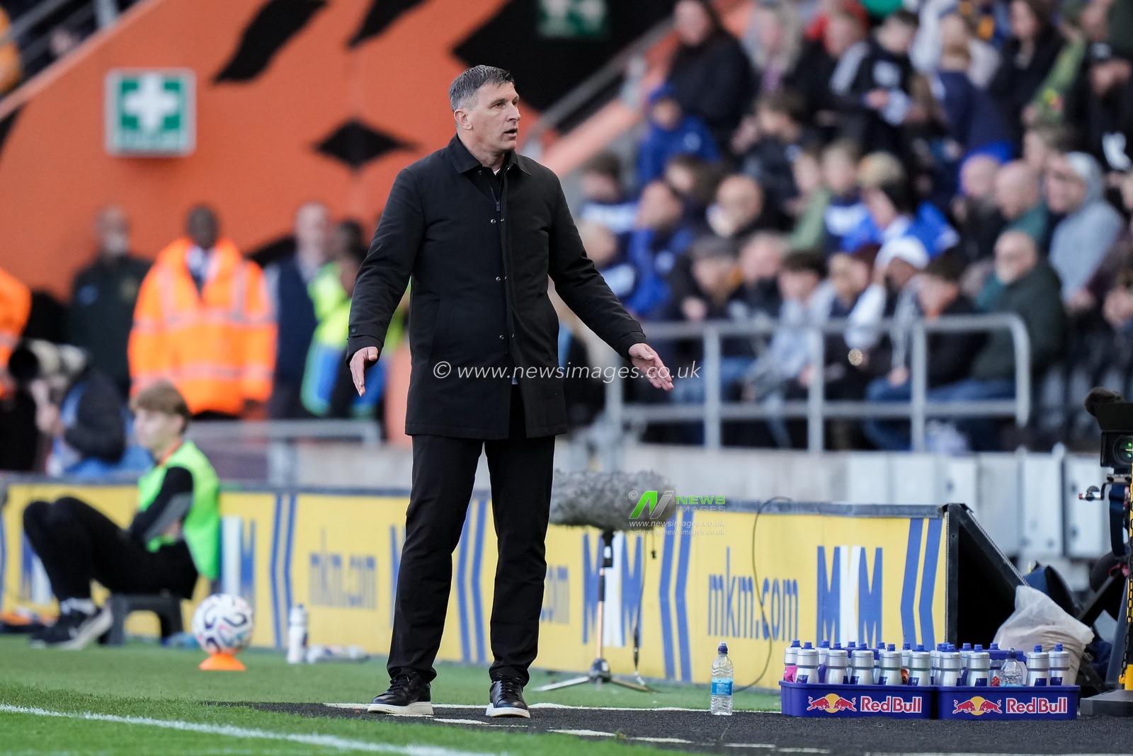 Sergej Jakirovi manager of Hull City gives his team instructions  during the Premier League match Hull City vs Everton at MKM Stadium, Hull, United Kingdom on 11 October 2026

(Photo by Maynard Manyowa/News Images)