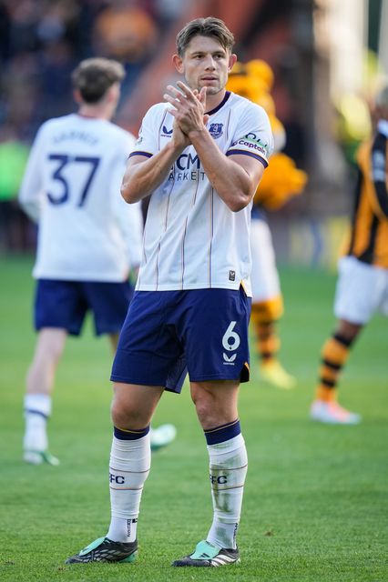James Tarkowski of Everton applauds the fans after the final whistle  during the Premier League match Hull City vs Everton at MKM Stadium, Hull, United Kingdom on 11 October 2026

(Photo by Maynard Manyowa/News Images)