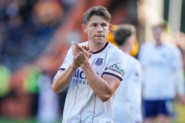 James Tarkowski of Everton applauds the fans after the final whistle  during the Premier League match Hull City vs Everton at MKM Stadium, Hull, United Kingdom on 11 October 2026

(Photo by Maynard Manyowa/News Images)