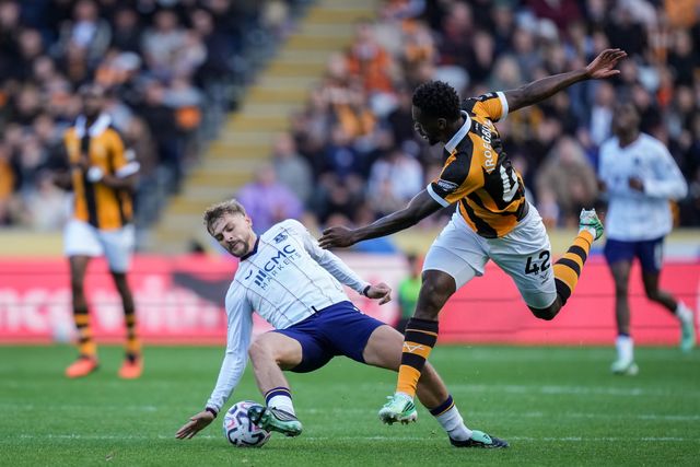 Tim Iroegbunam of Hull City is tackled by  Kiernan Dewsbury-Hall of Everton during the Premier League match Hull City vs Everton at MKM Stadium, Hull, United Kingdom on 11 October 2026

(Photo by Maynard Manyowa/News Images)