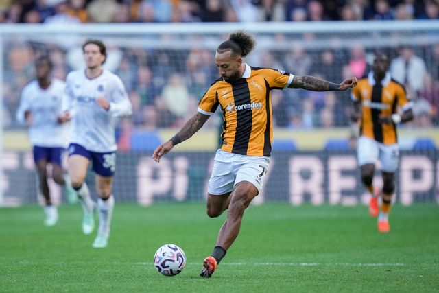 Sorba Thomas of Hull City makes a run with the ball  during the Premier League match Hull City vs Everton at MKM Stadium, Hull, United Kingdom on 11 October 2026

(Photo by Maynard Manyowa/News Images)