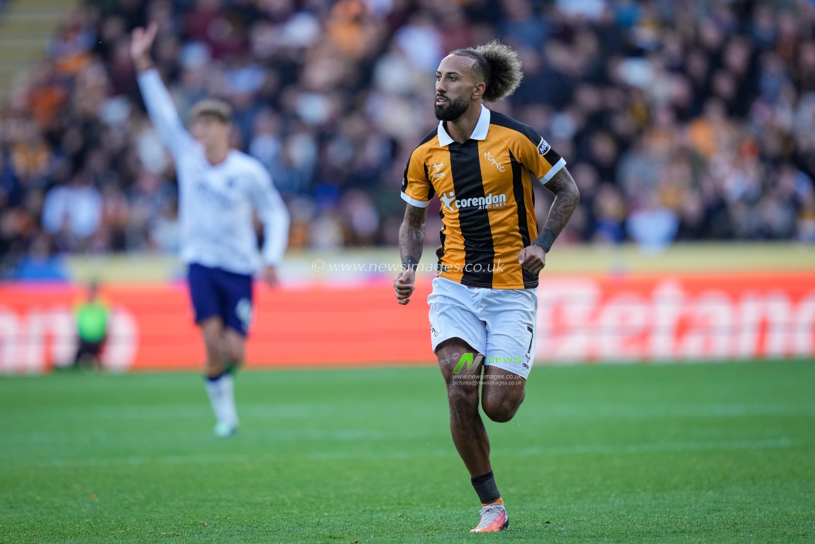 Sorba Thomas of Hull City in action during the Premier League match Hull City vs Everton at MKM Stadium, Hull, United Kingdom on 11 October 2026

(Photo by Maynard Manyowa/News Images)