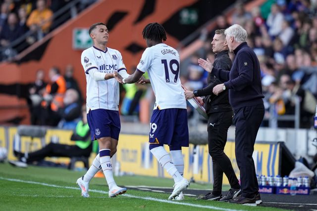 Brennan Johnson of Everton is substituted for Tyrique George of Everton during the Premier League match Hull City vs Everton at MKM Stadium, Hull, United Kingdom on 11 October 2026

(Photo by Maynard Manyowa/News Images)