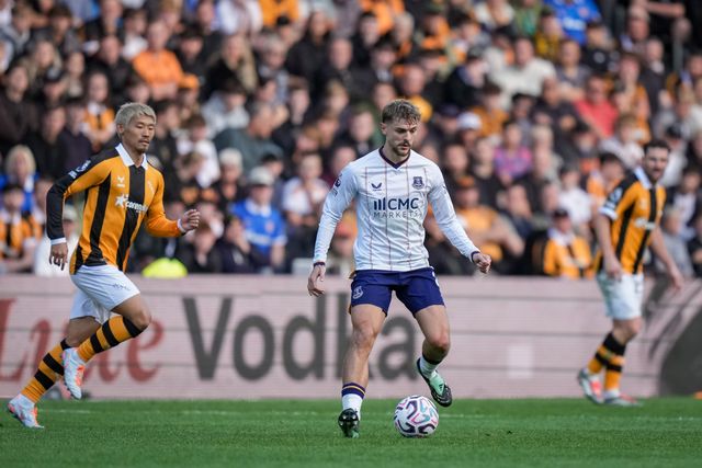 Kiernan Dewsbury-Hall of Everton passes the ball  during the Premier League match Hull City vs Everton at MKM Stadium, Hull, United Kingdom on 11 October 2026

(Photo by Maynard Manyowa/News Images)