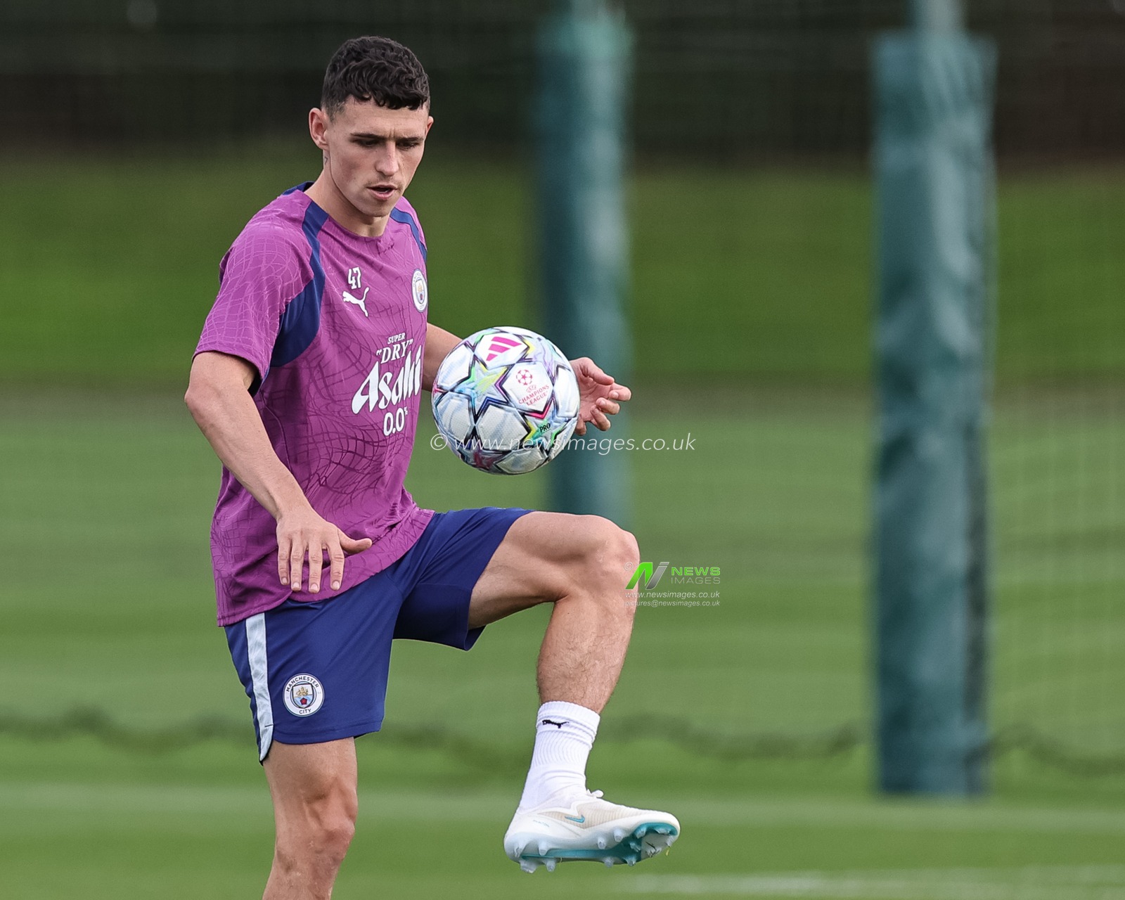 Phil Foden of Manchester City in the training session during the UEFA Champions League press conference and open training Matchday 2 of 8 Manchester City vs Paris Saint-Germain at City Football Academy, Manchester, United Kingdom on 13 October 2026

(Photo by Mark Cosgrove/News Images)