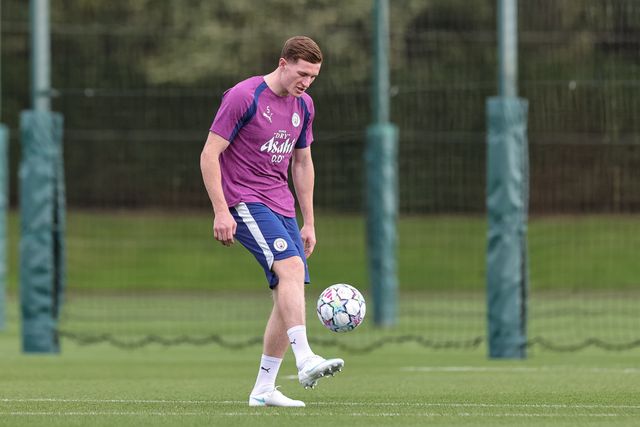 Elliot Anderson of Manchester City in the training session during the UEFA Champions League press conference and open training Matchday 2 of 8 Manchester City vs Paris Saint-Germain at City Football Academy, Manchester, United Kingdom on 13 October 2026

(Photo by Mark Cosgrove/News Images)