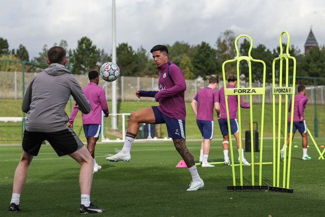 Enzo Fernandez of Manchester City in the training session during the UEFA Champions League press conference and open training Matchday 2 of 8 Manchester City vs Paris Saint-Germain at City Football Academy, Manchester, United Kingdom on 13 October 2026

(Photo by Mark Cosgrove/News Images)