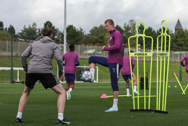 Erling Haaland of Manchester City in the training session during the UEFA Champions League press conference and open training Matchday 2 of 8 Manchester City vs Paris Saint-Germain at City Football Academy, Manchester, United Kingdom on 13 October 2026

(Photo by Mark Cosgrove/News Images)