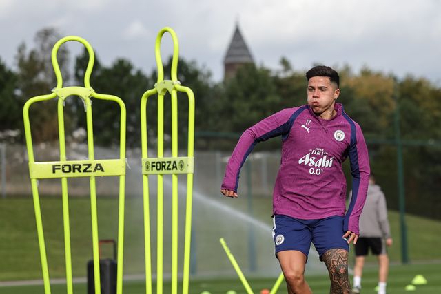 Enzo Fernandez of Manchester City in the training session during the UEFA Champions League press conference and open training Matchday 2 of 8 Manchester City vs Paris Saint-Germain at City Football Academy, Manchester, United Kingdom on 13 October 2026

(Photo by Mark Cosgrove/News Images)