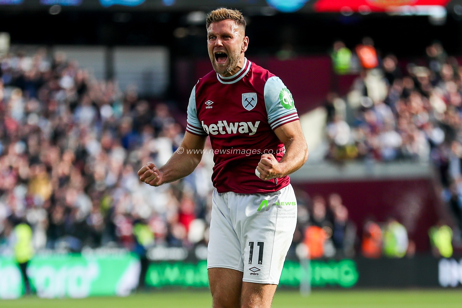 Niclas Fullkrug of West Ham United celebrates his goal to make it 1-1 during the Premier League match West Ham United vs Bournemouth at London Stadium, London, United Kingdom, 5th April 2025

(Photo by Izzy Poles/News Images)