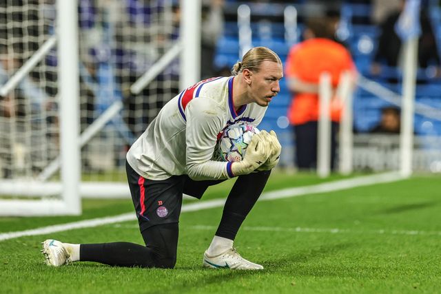 Paris Saint-Germain goalkeeper Matvey Safonov in the pregame warmup session during the UEFA Champions League Matchday 2 of 8 match Manchester City vs Paris Saint-Germain at City of Manchester Stadium, Manchester, United Kingdom on 14 October 2026

(Photo by Mark Cosgrove/News Images)
