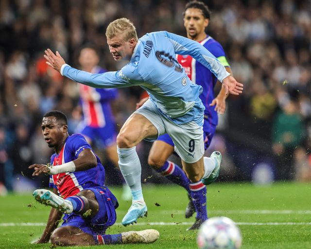 Erling Haaland of Manchester City is slide tackled by William Pacho of Paris Saint-Germain during the UEFA Champions League Matchday 2 of 8 match Manchester City vs Paris Saint-Germain at City of Manchester Stadium, Manchester, United Kingdom on 14 October 2026

(Photo by Mark Cosgrove/News Images)