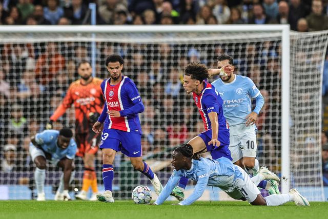 Jeremy Doku of Manchester City is fouled by Maghnes Akliouche of Paris Saint-Germain during the UEFA Champions League Matchday 2 of 8 match Manchester City vs Paris Saint-Germain at City of Manchester Stadium, Manchester, United Kingdom on 14 October 2026

(Photo by Mark Cosgrove/News Images)