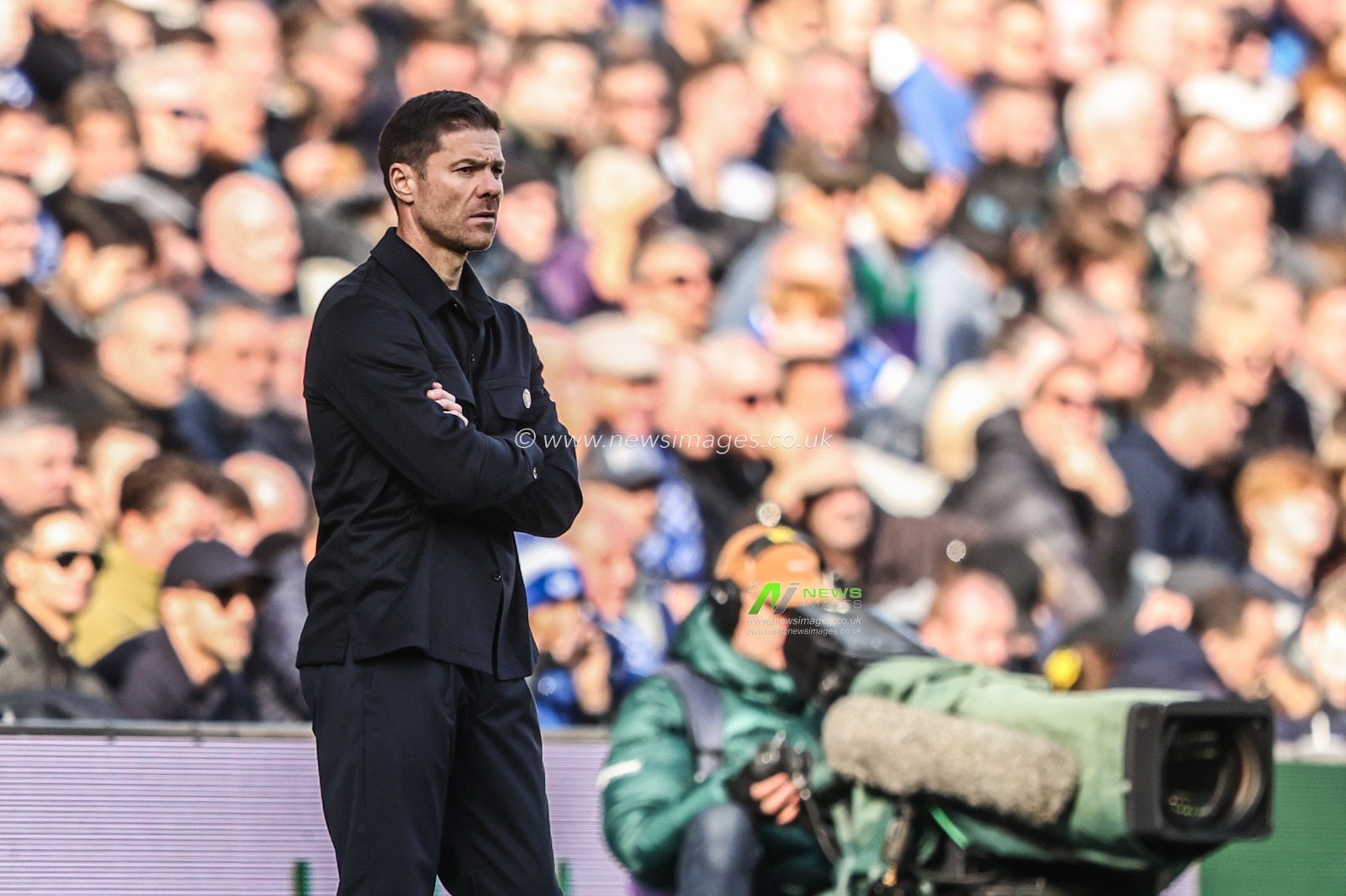 Xabi Alonso manager of Chelsea looks on during the Premier League match Everton vs Chelsea at Hill Dickinson Stadium, Liverpool, United Kingdom on 17 October 2026

(Photo by Alfie Cosgrove/News Images)