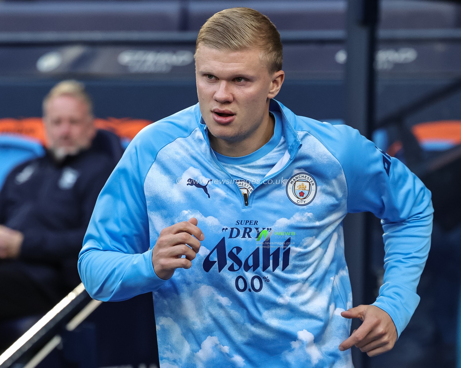 Erling Haaland of Manchester City in the pregame warmup session during the Premier League match Manchester City vs Ipswich Town at Etihad Stadium, Manchester, United Kingdom on 17 October 2026

(Photo by Mark Cosgrove/News Images)