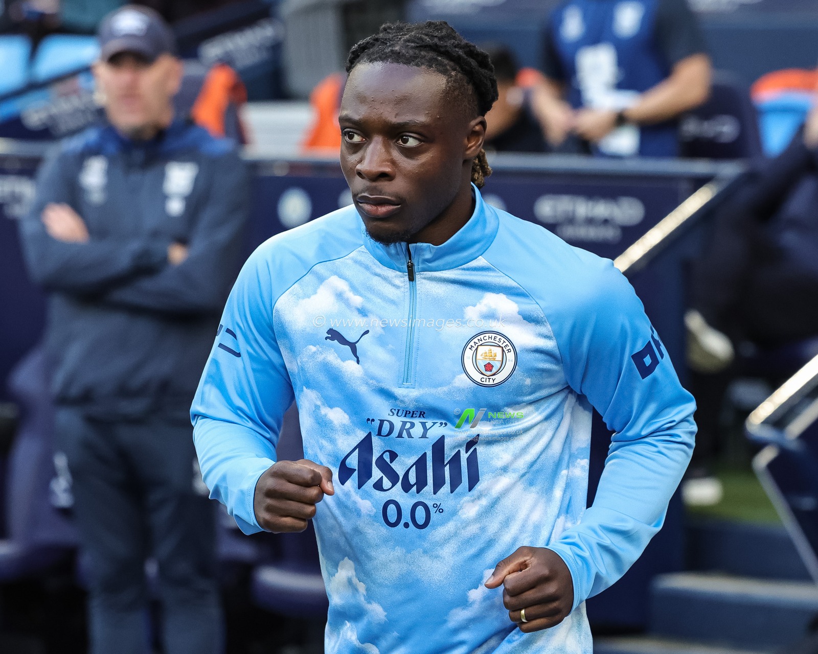 Jeremy Doku of Manchester City in the pregame warmup session during the Premier League match Manchester City vs Ipswich Town at Etihad Stadium, Manchester, United Kingdom on 17 October 2026

(Photo by Mark Cosgrove/News Images)