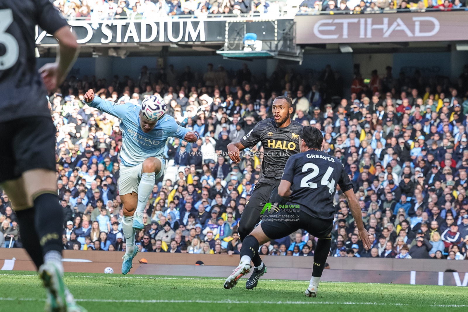 Erling Haaland of Manchester City scores to make it 2-1 during the Premier League match Manchester City vs Ipswich Town at Etihad Stadium, Manchester, United Kingdom on 17 October 2026

(Photo by Mark Cosgrove/News Images)