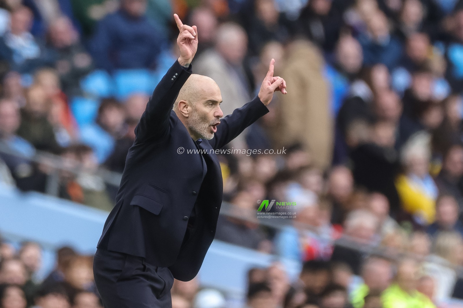 Enzo Maresca manager of Manchester City reacts in the technical area during the Premier League match Manchester City vs Ipswich Town at Etihad Stadium, Manchester, United Kingdom on 17 October 2026

(Photo by Mark Cosgrove/News Images)