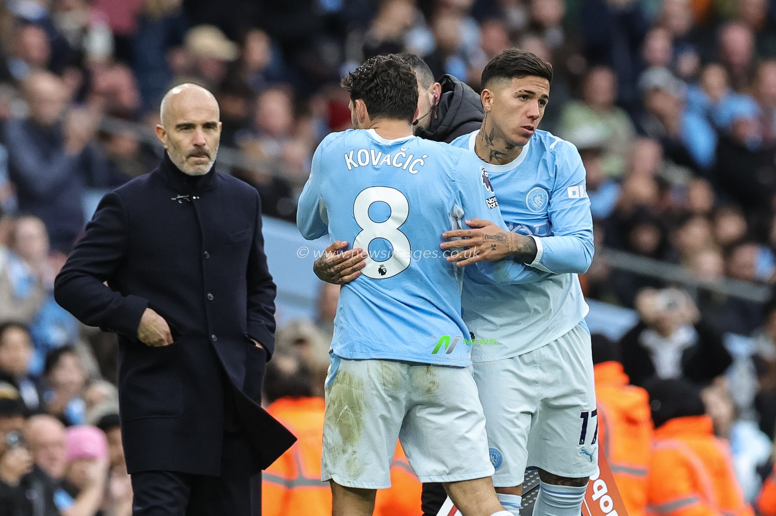 Mateo Kovacic of Manchester City is substituted for Enzo Fernandez of Manchester City during the Premier League match Manchester City vs Ipswich Town at Etihad Stadium, Manchester, United Kingdom on 17 October 2026

(Photo by Mark Cosgrove/News Images)