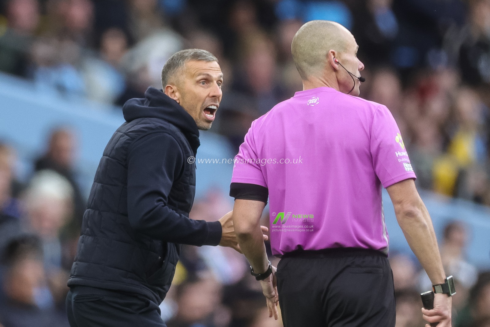 Gary O'Neil manager of Ipswich Town reacts with  the line official during the Premier League match Manchester City vs Ipswich Town at Etihad Stadium, Manchester, United Kingdom on 17 October 2026

(Photo by Mark Cosgrove/News Images)