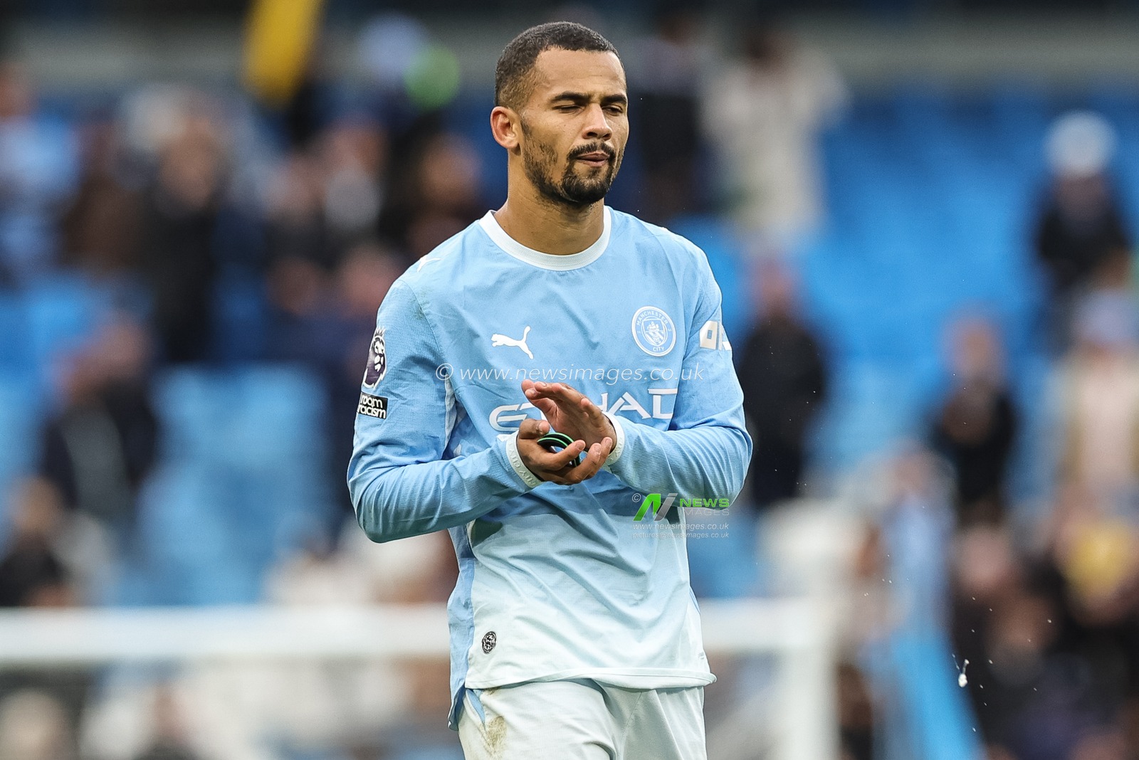 Iliman Ndiaye of Manchester City applauds the fans during the Premier League match Manchester City vs Ipswich Town at Etihad Stadium, Manchester, United Kingdom on 17 October 2026

(Photo by Mark Cosgrove/News Images)