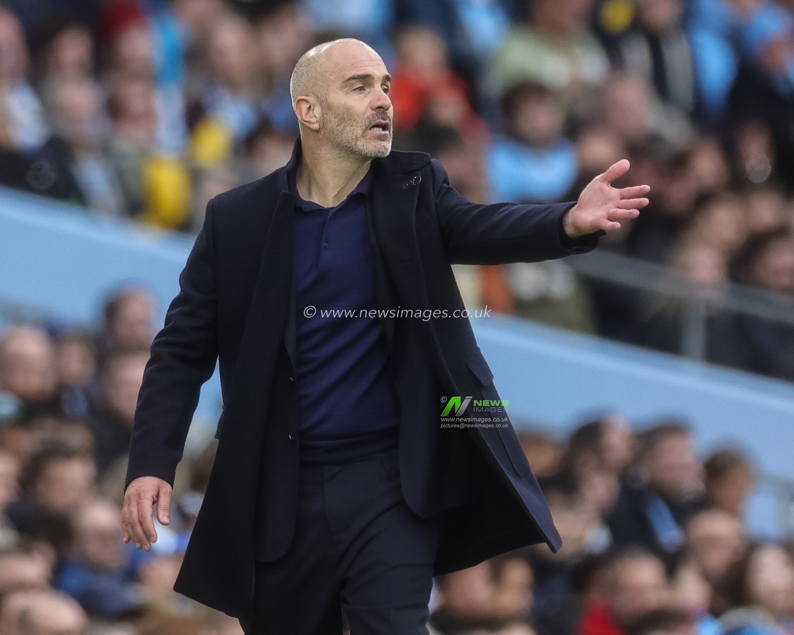 Enzo Maresca manager of Manchester City reacts in the technical area during the Premier League match Manchester City vs Ipswich Town at Etihad Stadium, Manchester, United Kingdom on 17 October 2026

(Photo by Mark Cosgrove/News Images)