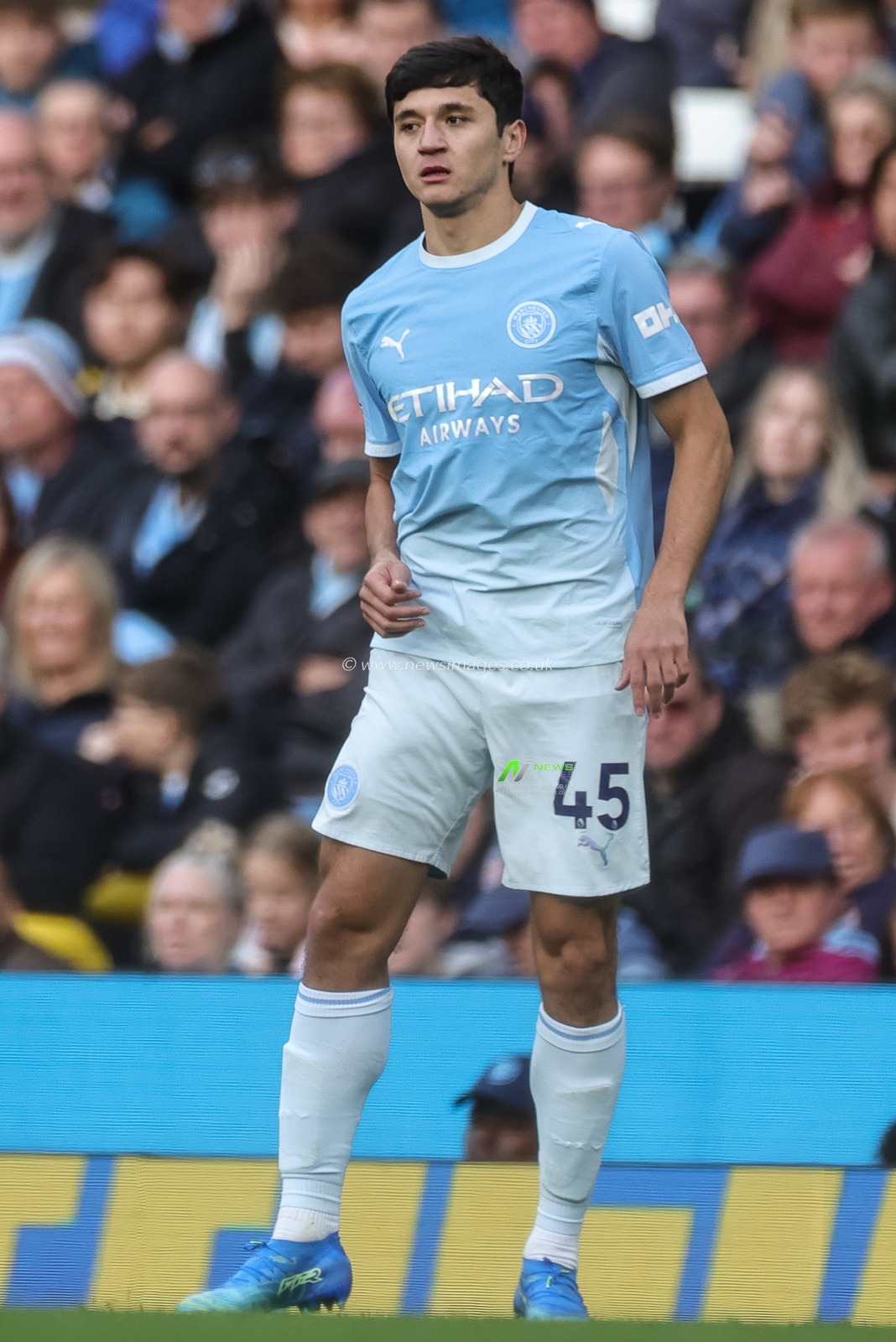 Abdukodir Khusanov of Manchester City during the Premier League match Manchester City vs Ipswich Town at Etihad Stadium, Manchester, United Kingdom on 17 October 2026

(Photo by Mark Cosgrove/News Images)
