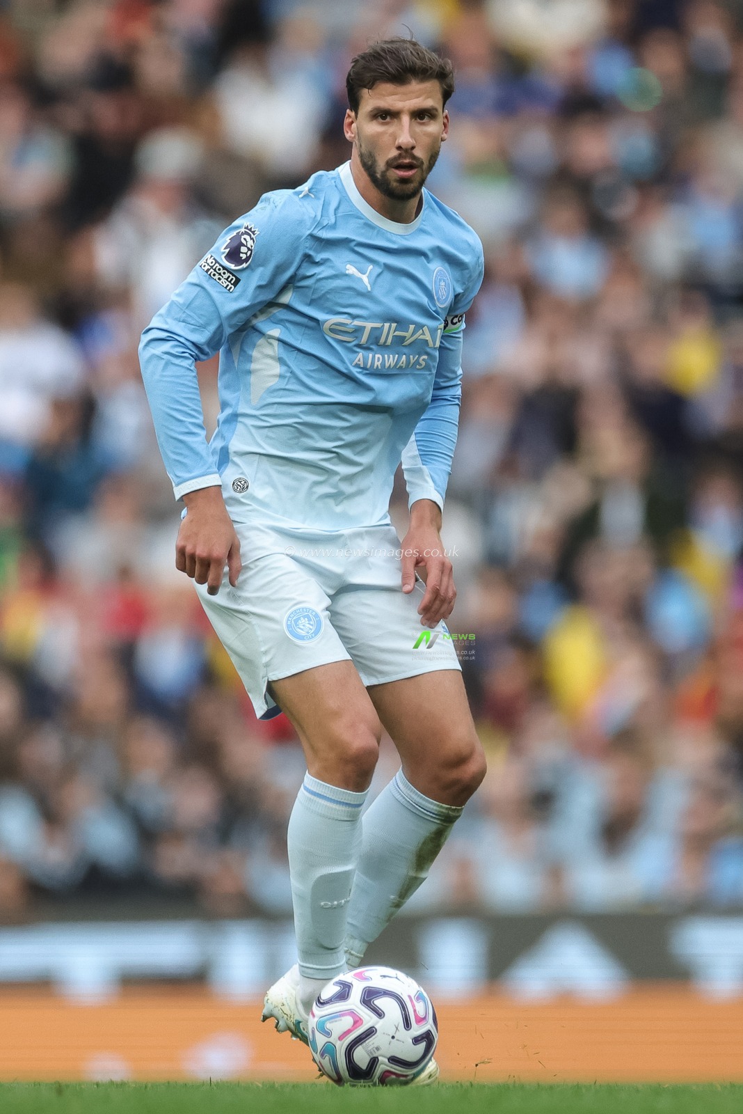 Ruben Dias of Manchester City with the ball during the Premier League match Manchester City vs Ipswich Town at Etihad Stadium, Manchester, United Kingdom on 17 October 2026

(Photo by Mark Cosgrove/News Images)