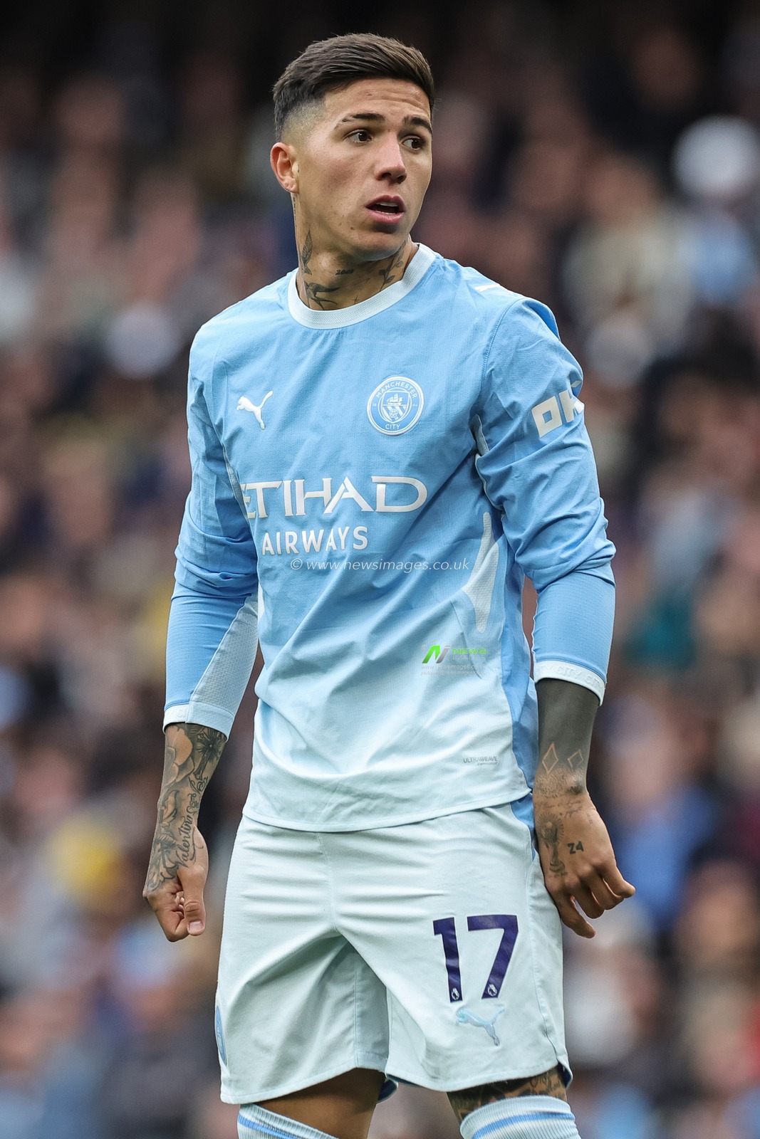 Enzo Fernandez of Manchester City during the Premier League match Manchester City vs Ipswich Town at Etihad Stadium, Manchester, United Kingdom on 17 October 2026

(Photo by Mark Cosgrove/News Images)