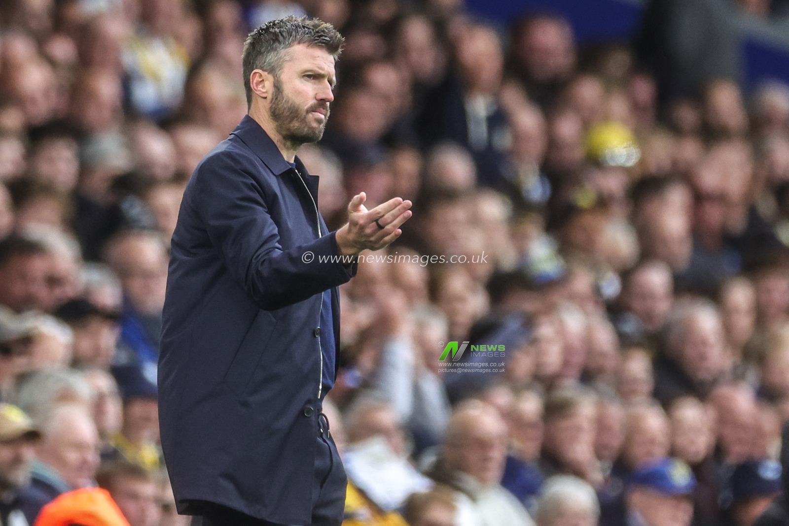 Michael Carrick manager of Manchester United gives his team instructions during the Premier League match Leeds United vs Manchester United at Elland Road, Leeds, United Kingdom on 18 October 2026

(Photo by Mark Cosgrove/News Images)