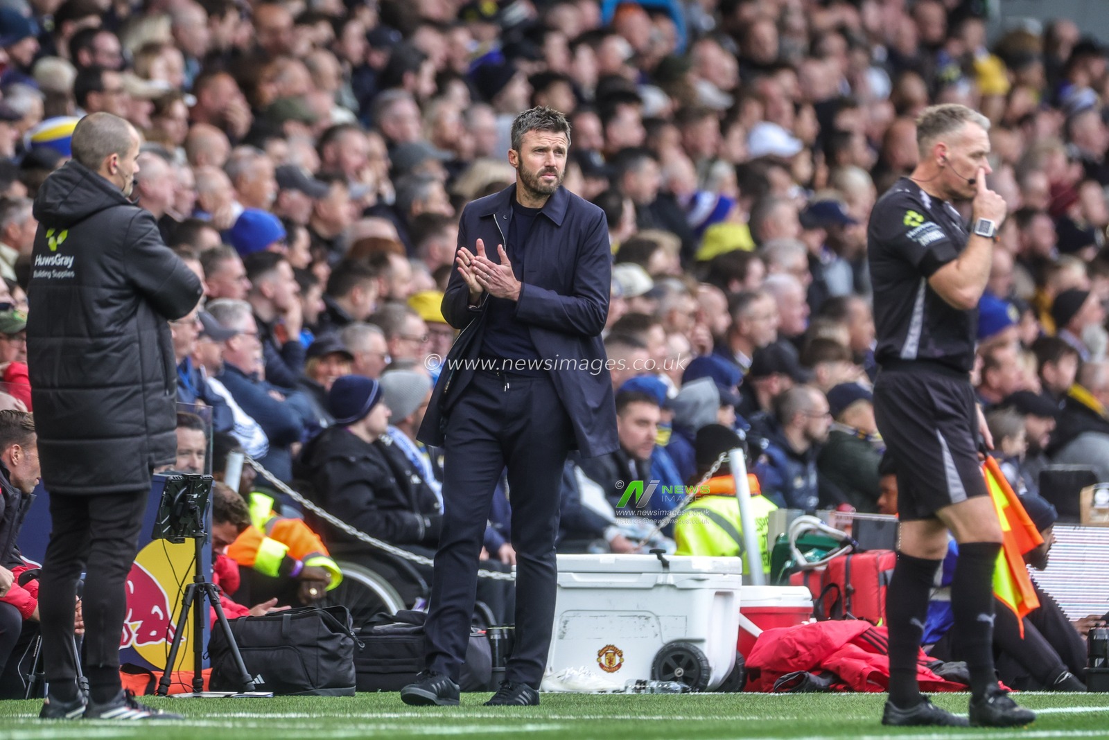 Michael Carrick manager of Manchester United applauds his team during the Premier League match Leeds United vs Manchester United at Elland Road, Leeds, United Kingdom on 18 October 2026

(Photo by Mark Cosgrove/News Images)