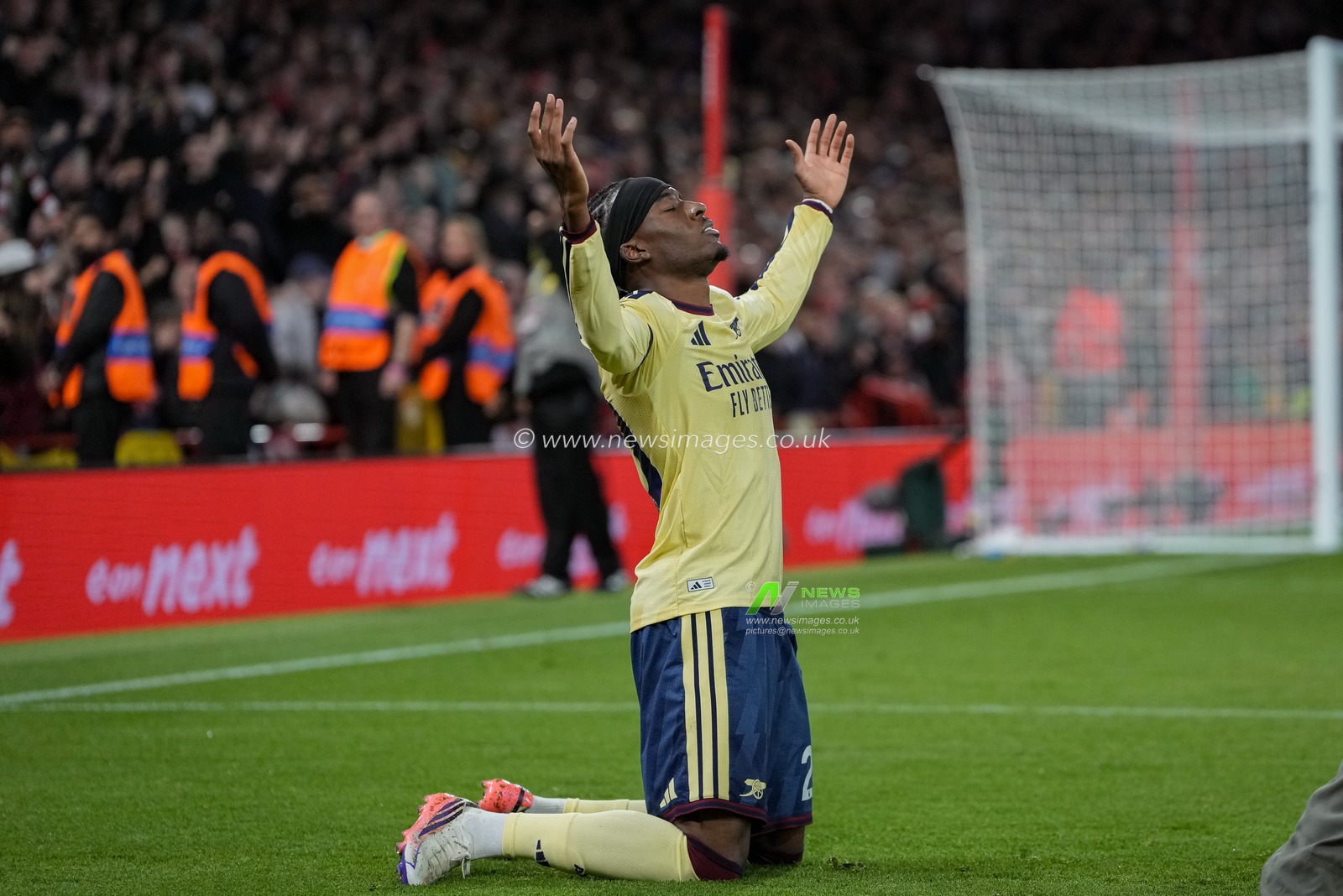 Noni Madueke of Arsenal celebrates his goal to make it 0-1 during the Premier League match Nottingham Forest vs Arsenal at City Ground, Nottingham, United Kingdom on 18 October 2026

(Photo by Maynard Manyowa/News Images)