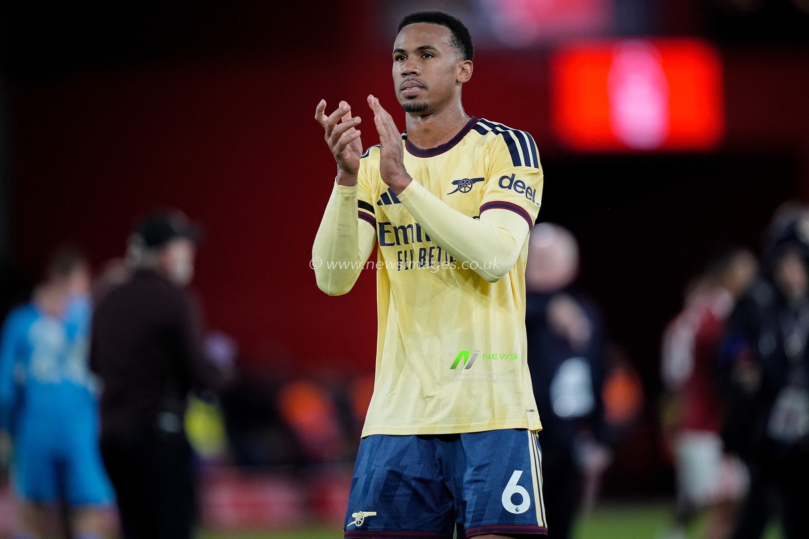 Gabriel of Arsenal applauds the fans after the final whistle  during the Premier League match Nottingham Forest vs Arsenal at City Ground, Nottingham, United Kingdom on 18 October 2026

(Photo by Maynard Manyowa/News Images)