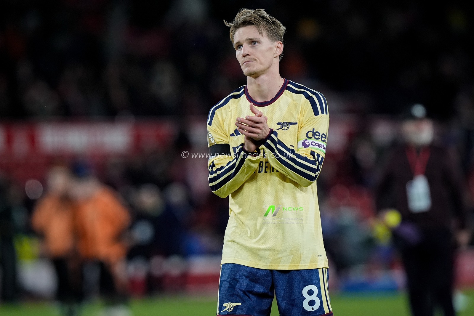 Martin Ødegaard of Arsenal applauds the fans after the final whistle  during the Premier League match Nottingham Forest vs Arsenal at City Ground, Nottingham, United Kingdom on 18 October 2026

(Photo by Maynard Manyowa/News Images)
