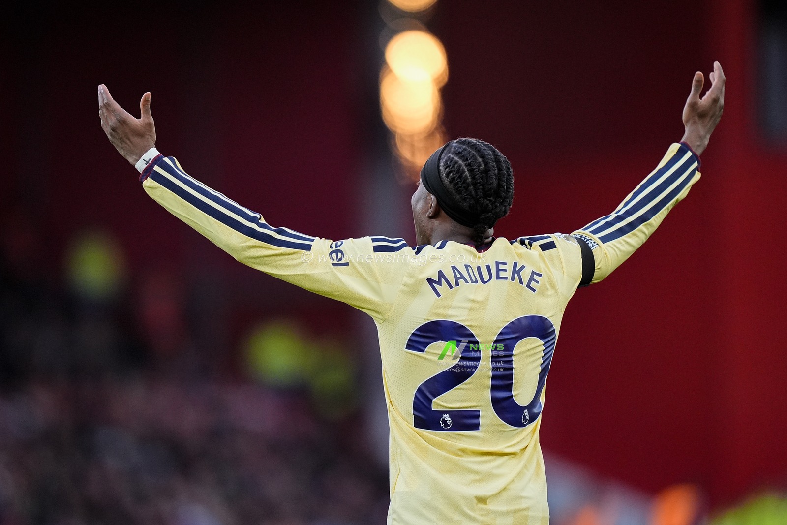 Noni Madueke of Arsenal during the Premier League match Nottingham Forest vs Arsenal at City Ground, Nottingham, United Kingdom on 18 October 2026

(Photo by Maynard Manyowa/News Images)