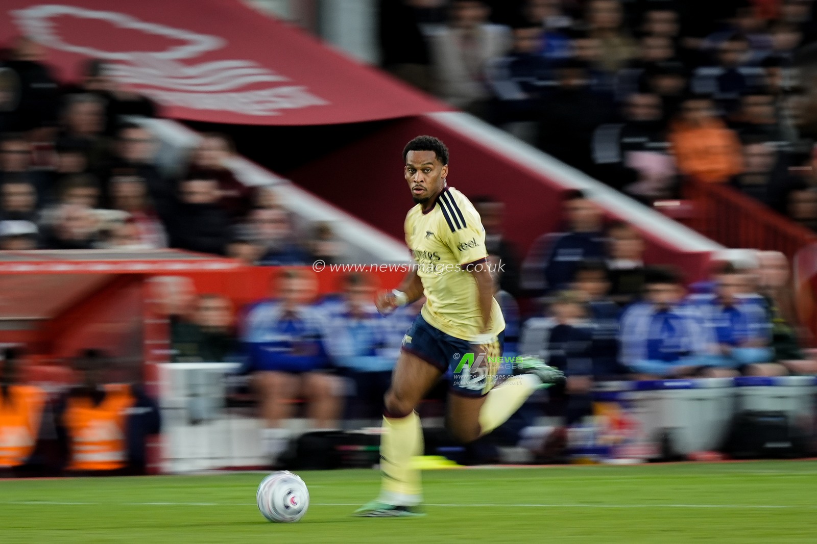 Jurrien Timber of Arsenal makes a run with the ball  during the Premier League match Nottingham Forest vs Arsenal at City Ground, Nottingham, United Kingdom on 18 October 2026

(Photo by Maynard Manyowa/News Images)